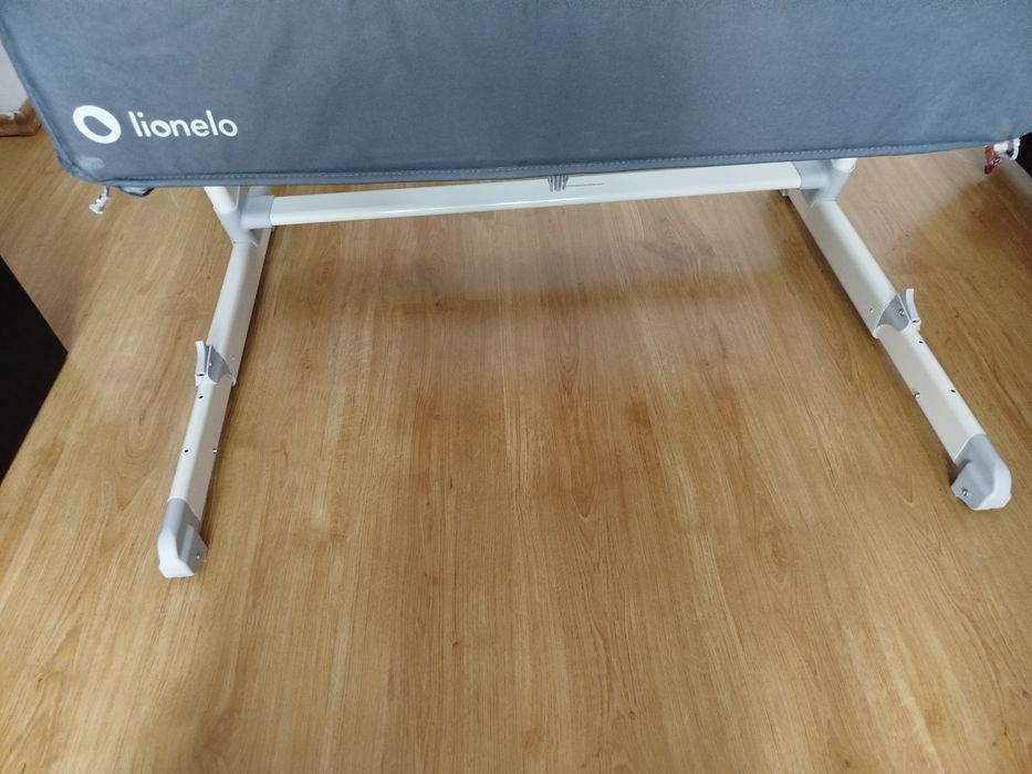 De vânzare Pătuț Lionelo ca nou nu a stat copilul în el doar l-am folosit că și depozitare pt jucării și pături Se poate vedea in Sibiu!!