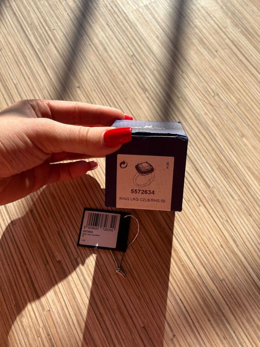 Чисто нов пръстен на Swarovski