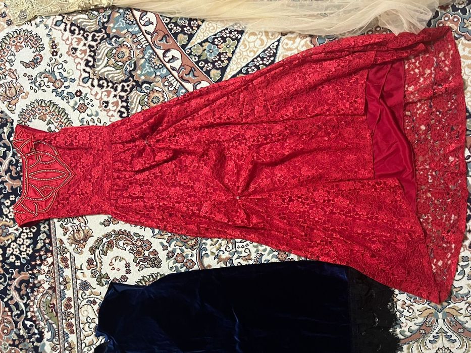 Продам платья для девочки 10-12 лет