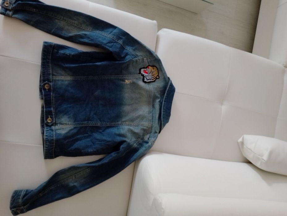 Vând geaca blugi dama de la Stradivarius,noua, originala,mar S.