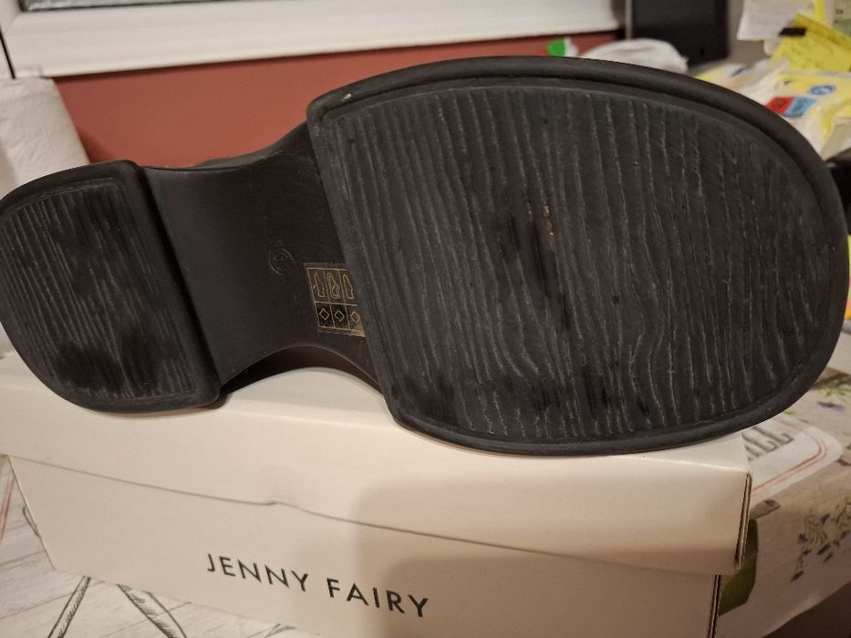 Дамски чехли чисто нови!