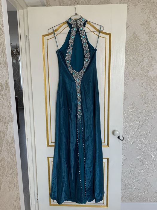 Шикарное вечернее платье