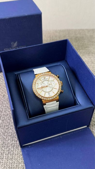 Продам Часы Swarovski