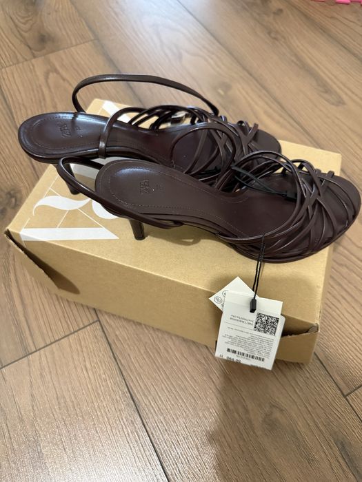 Кожаные бомоножки с ремешками из лимитированной коллекции Zara
