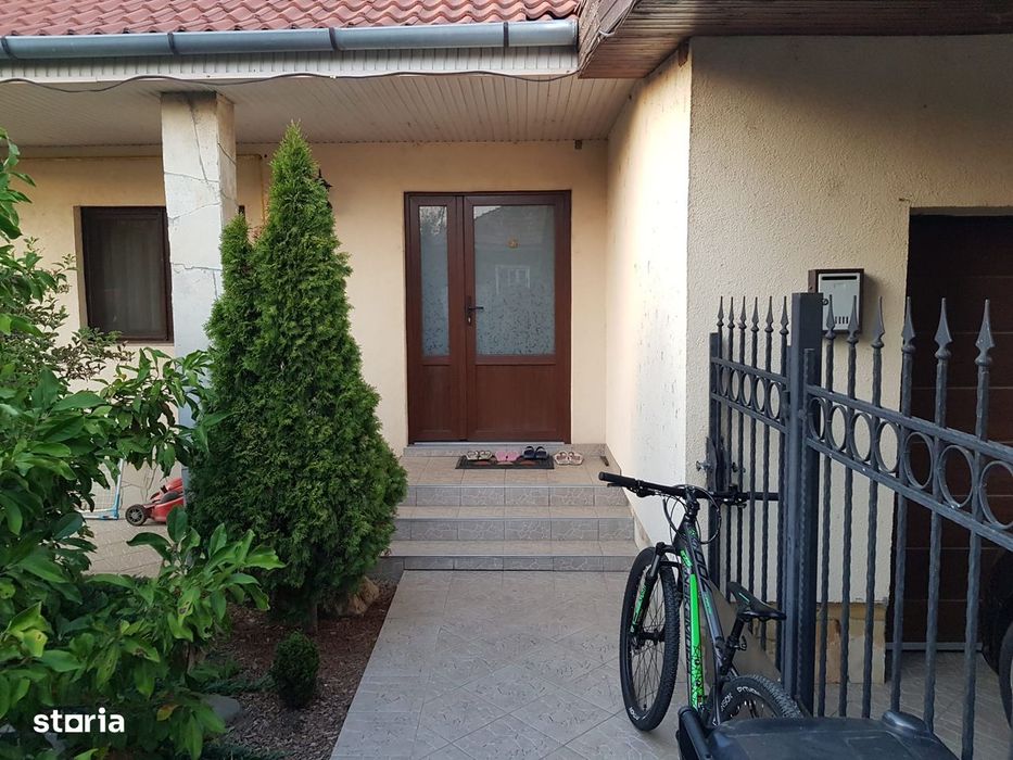 Casă cu garaj, mobilată și utilată- Sântion,5 km de Oradea