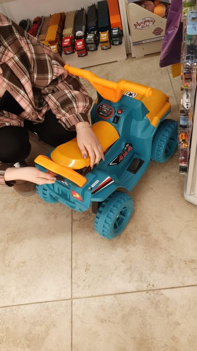 Продаю музыкальную машинку