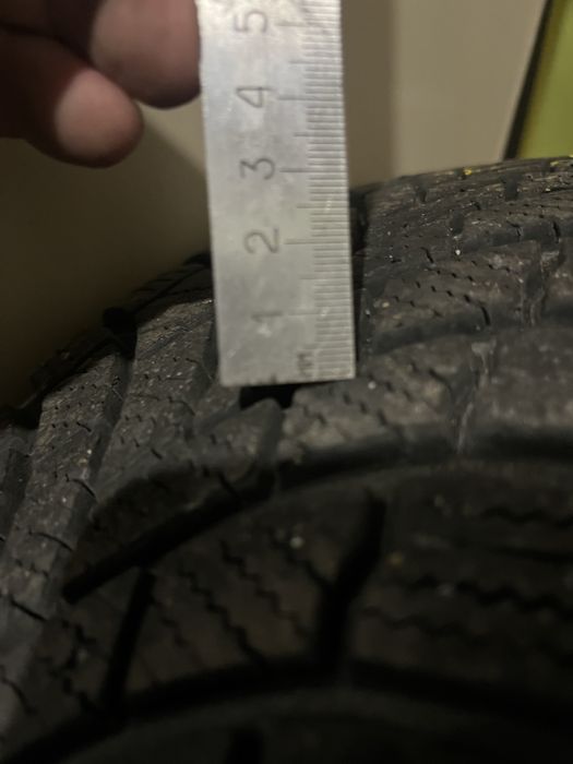 Зимни гуми Bridgestone 195/65/15-4 броя