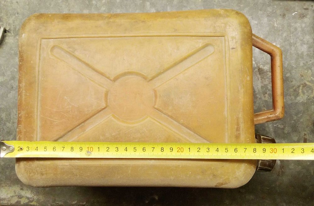 Продам! канистру_ 8 литров