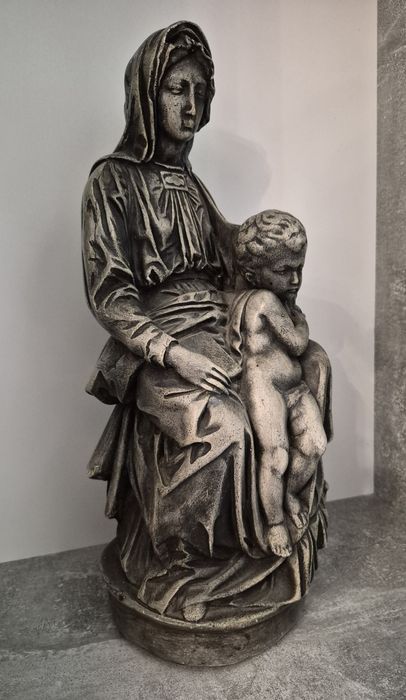Statuetă Michelangelo Buonarrati Madonna Fecioara Maria cu Pruncul Iisus Sedes Sapientiae din rășină, anii 1950.