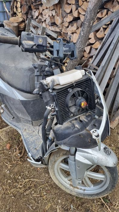 Scuter avariat - Aprilia sporcity cube 125