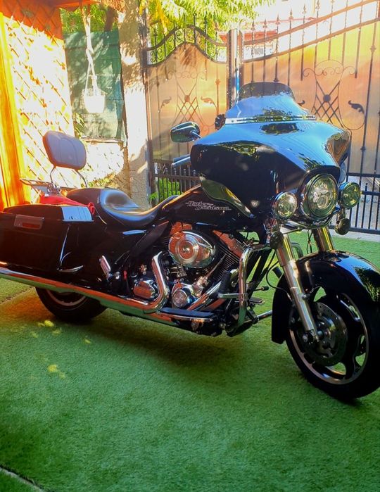 Harley-Davidson streed glide vând/schimb cu Breakout