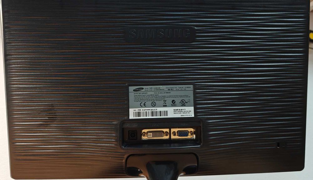 Vand monitor Samsung S19 B300