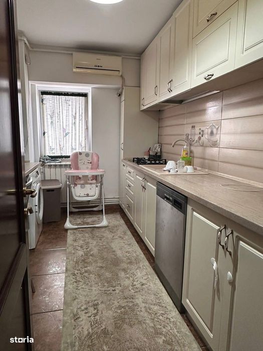 De vanzare apartament 3 camere și balcon, zona ultracentrala, renovat