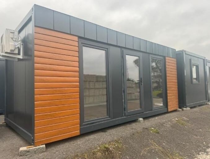 Vand container modular modele unice în România