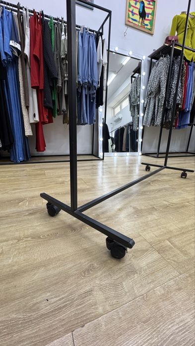 Стойка для одежды