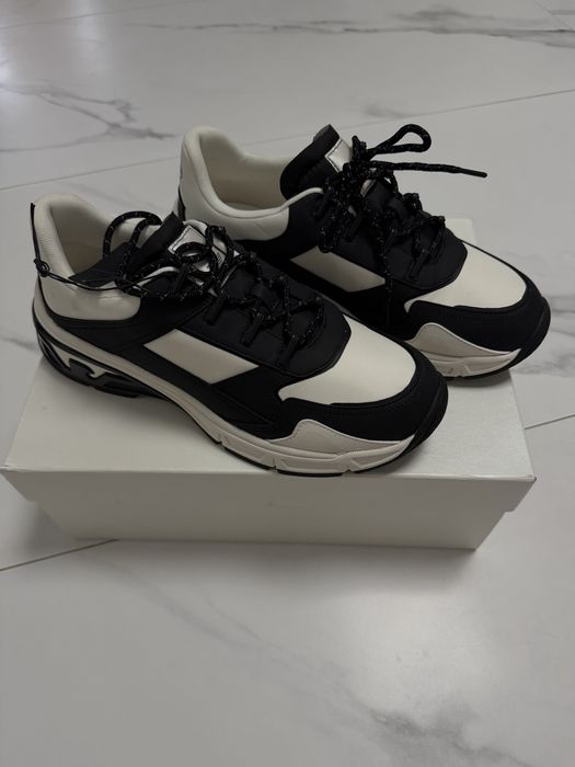 Sneakersi Emporio Armani achizitionati de pe Best Secret