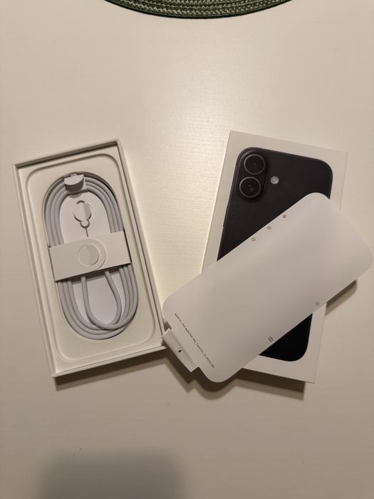 iPhone 16 negru, 128gb, baterie 100%