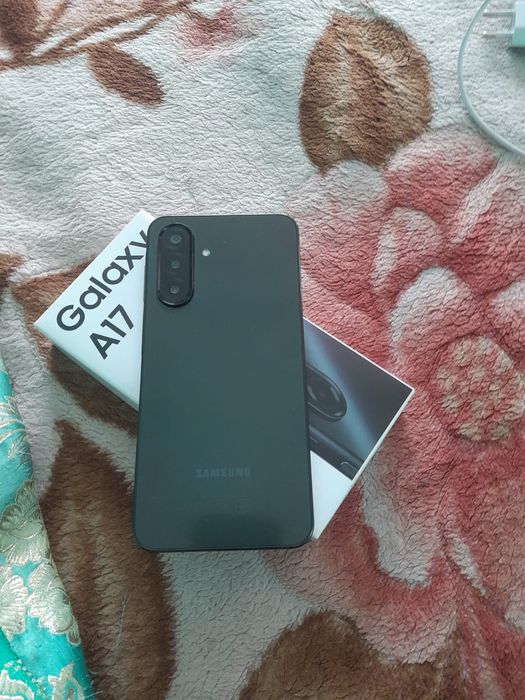 Самсунг а17 идеальном состояние