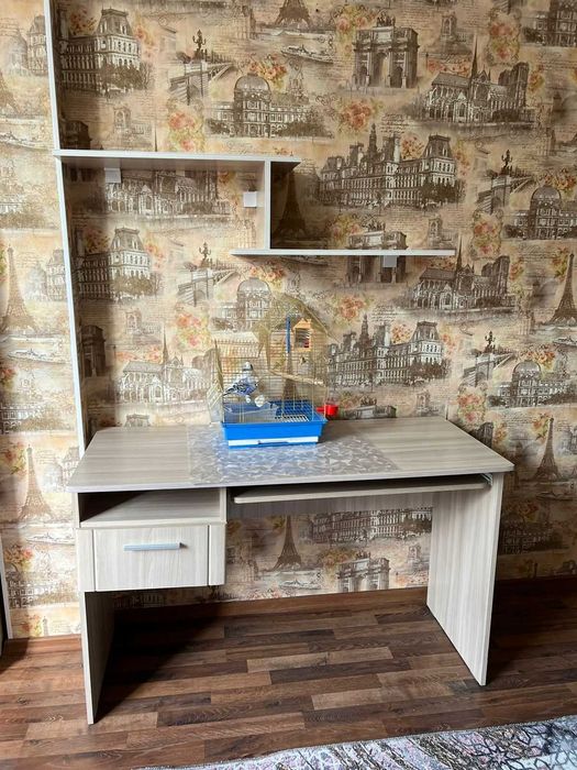 Стол,этажерка,полка,кровать