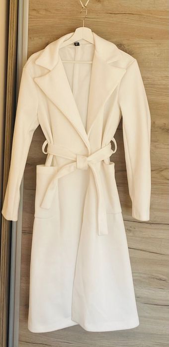 Снежно Бяло палто