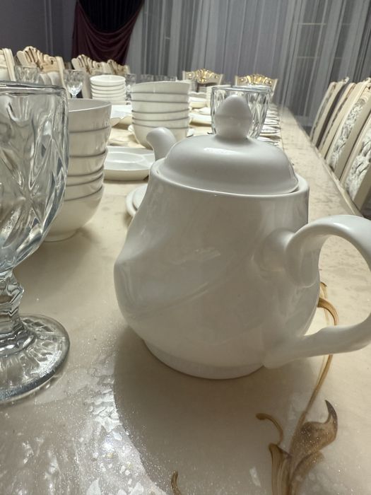 Сервиз на 24 персон.