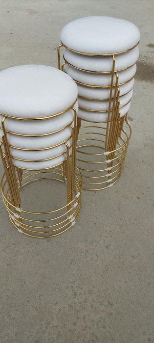 Табурет, табуретки, стулья, столы.