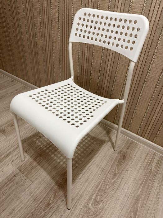 Стол и стулья IKEA