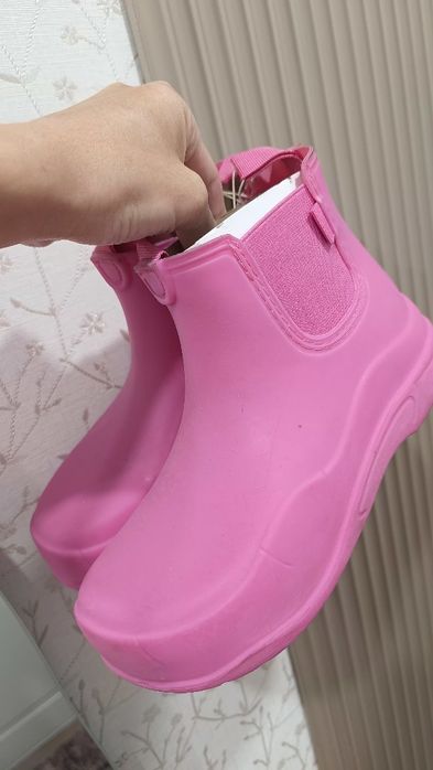 Zara новые 35р резиновые