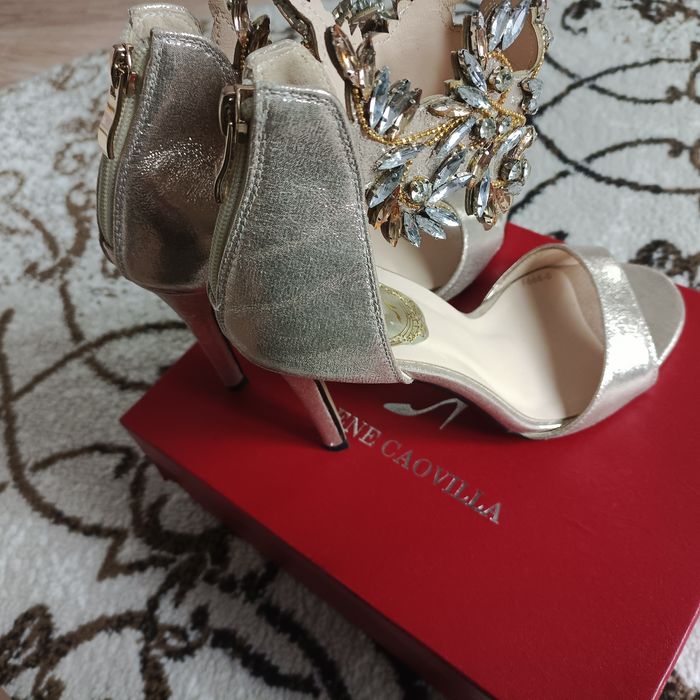 Продам туфли почти новые. Одевали один раз