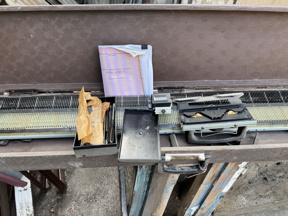 Вязальная машинка Нева-2