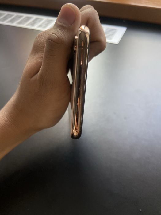 Продам Айфон XS Max(читать описание)