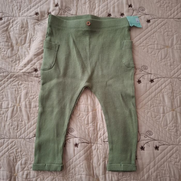 Чисто нови панталони за момче