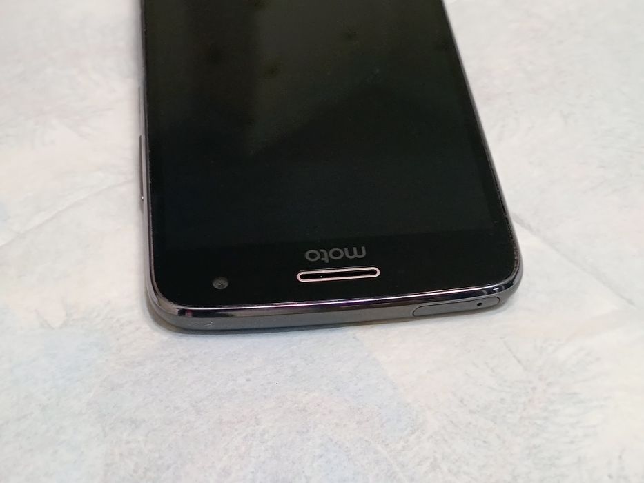 Motorola G5 Plus 3/32гб , 12 мп камера / 8 ядрен