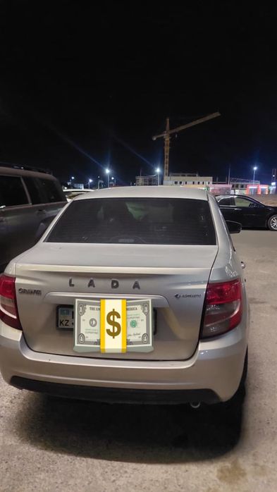 Машина Lada Granta 2019г