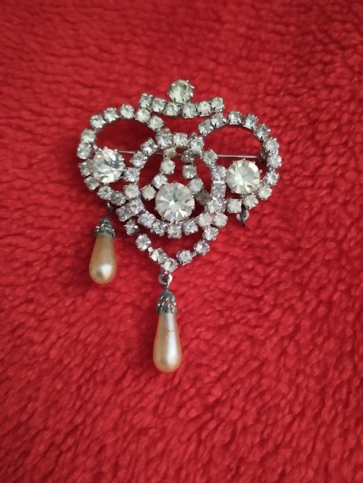 Женская брошка советская