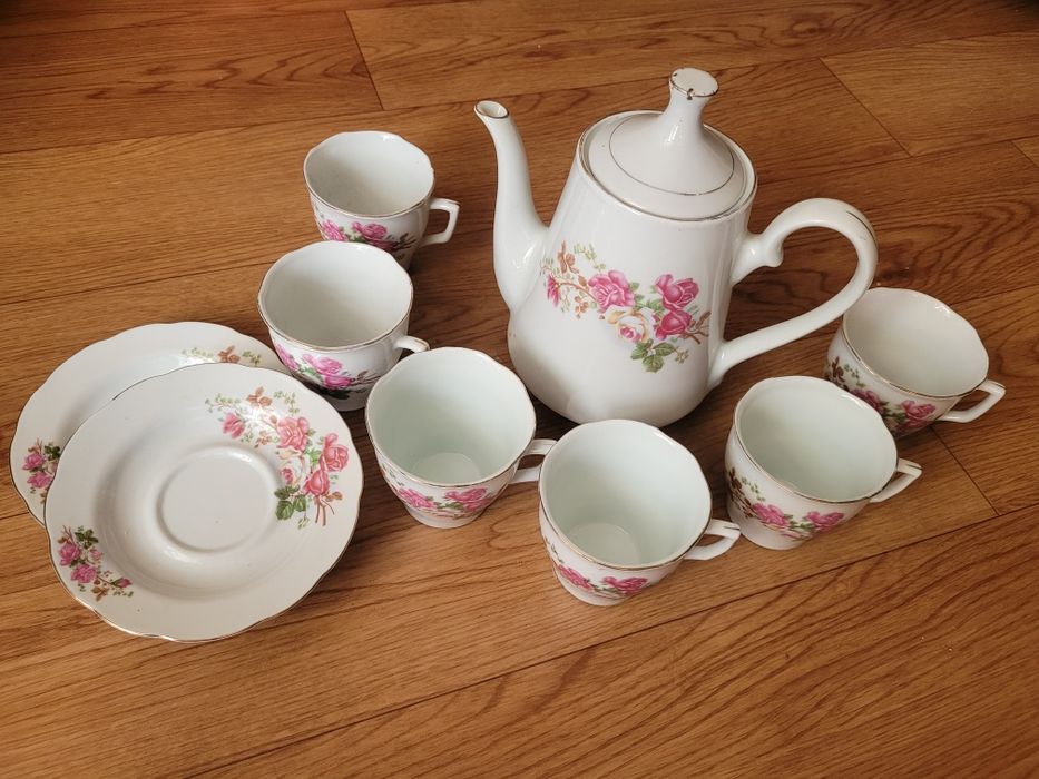 Набор посуды Чайник 6 чашек 2 блюдца