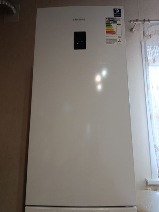 Холодильник Samsung