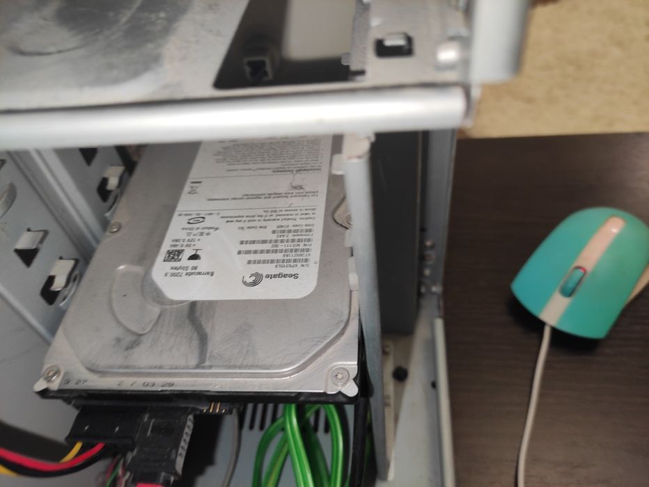 Продам старый стационарный компьютер.