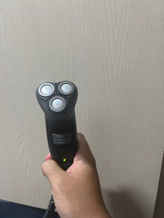 Aparat de bărbierit Philips