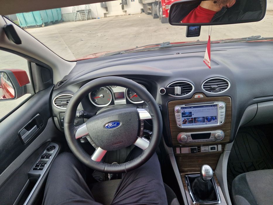 Ford focus Ghia navigație  1. 6  benzina și gpl