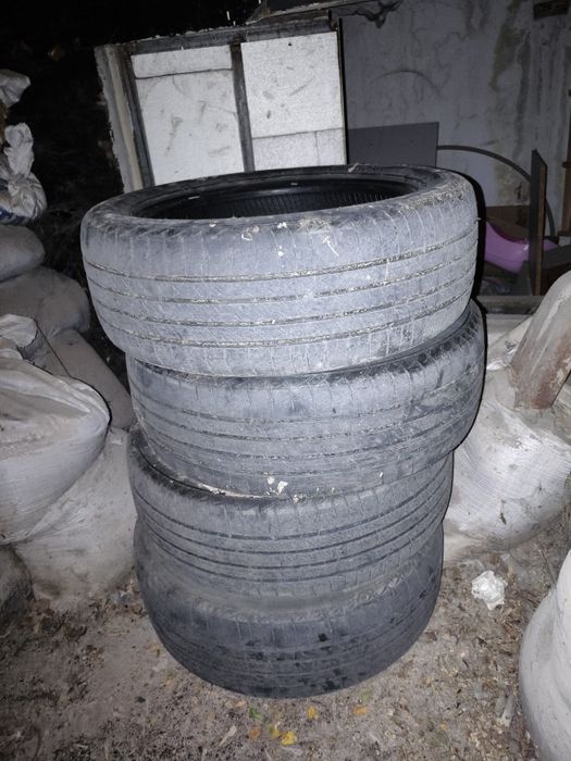 Продам комплект резины.