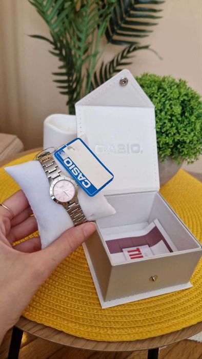 Дамски кварцов часовник CASIO
