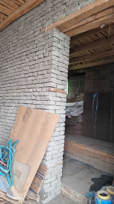 20 sotix hovli 18 so'tix issizqhonasi 1 hona uyi b-n sotiladi