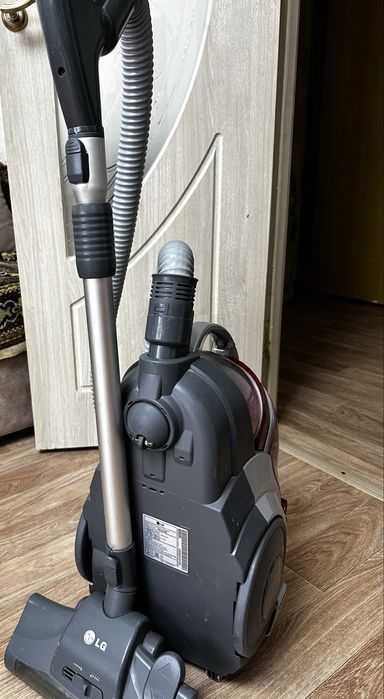 Продам пылесос в отличном состоянии