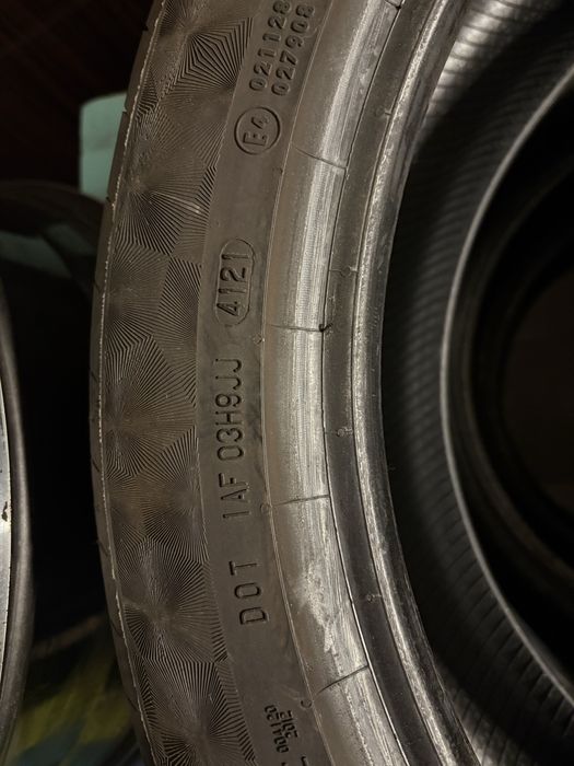 Летни гуми  4 бр. - Continental 235/45 R18