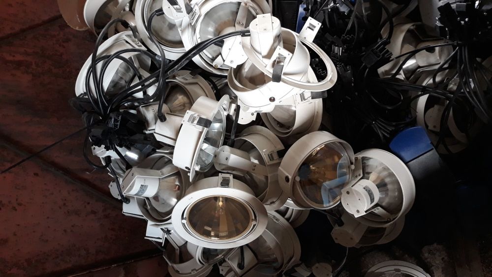 Лампи със захранване за окачен таван