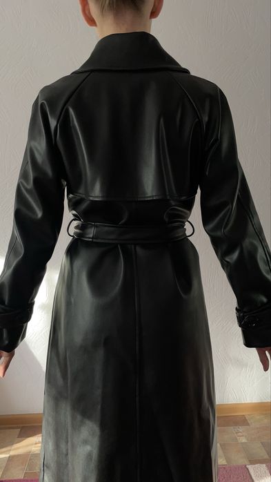 Продам стильный плащ из эко-кожи |