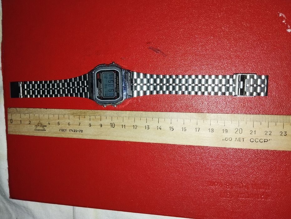 Продам часы кварцевые