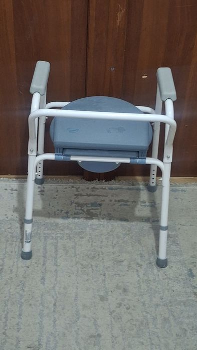 Санитарный стул туалет