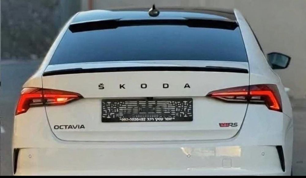 Eleron / lip codita luneta dedicat Skoda Octavia 4, model M4 Style RS Look